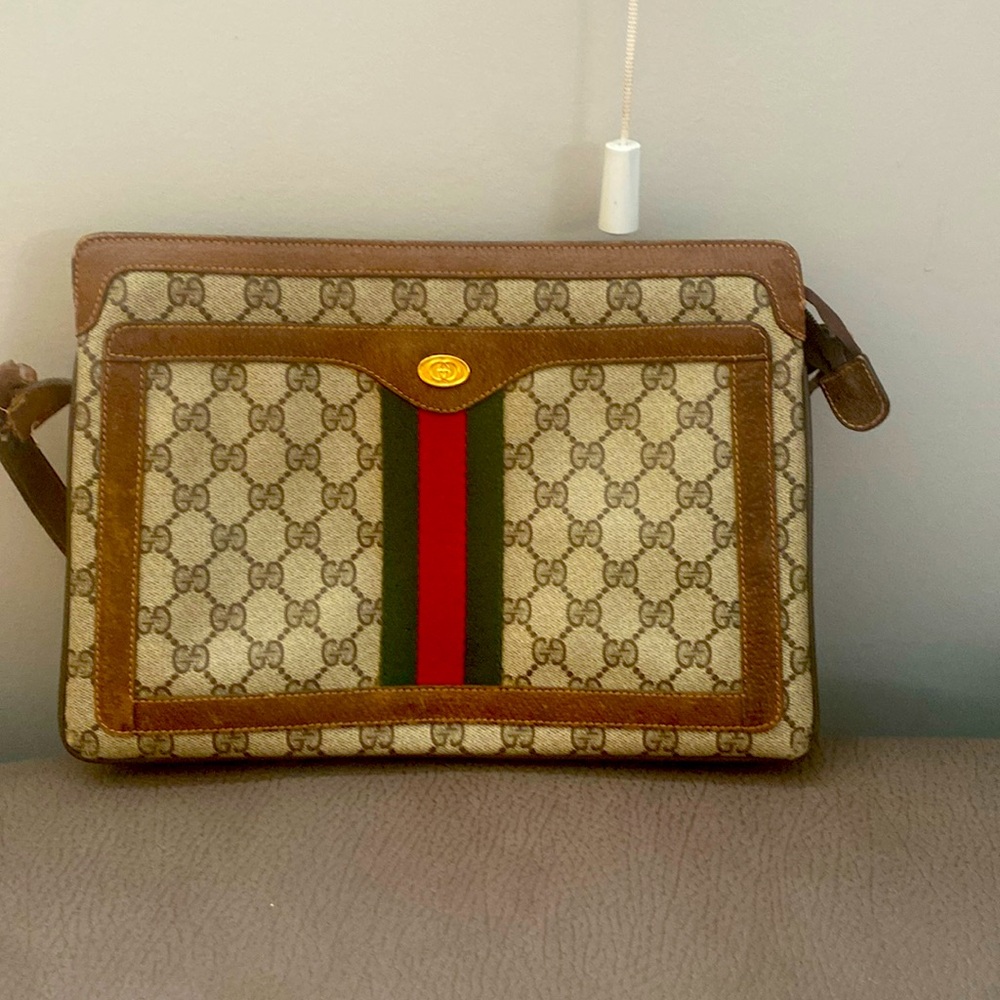 Gucci bag.well used.lnside is clean.